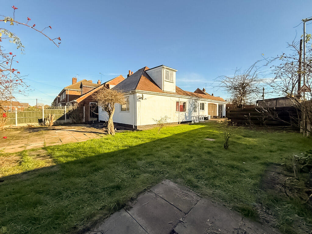 4-bed detached on Noose Lane, Willenhall, £280,000