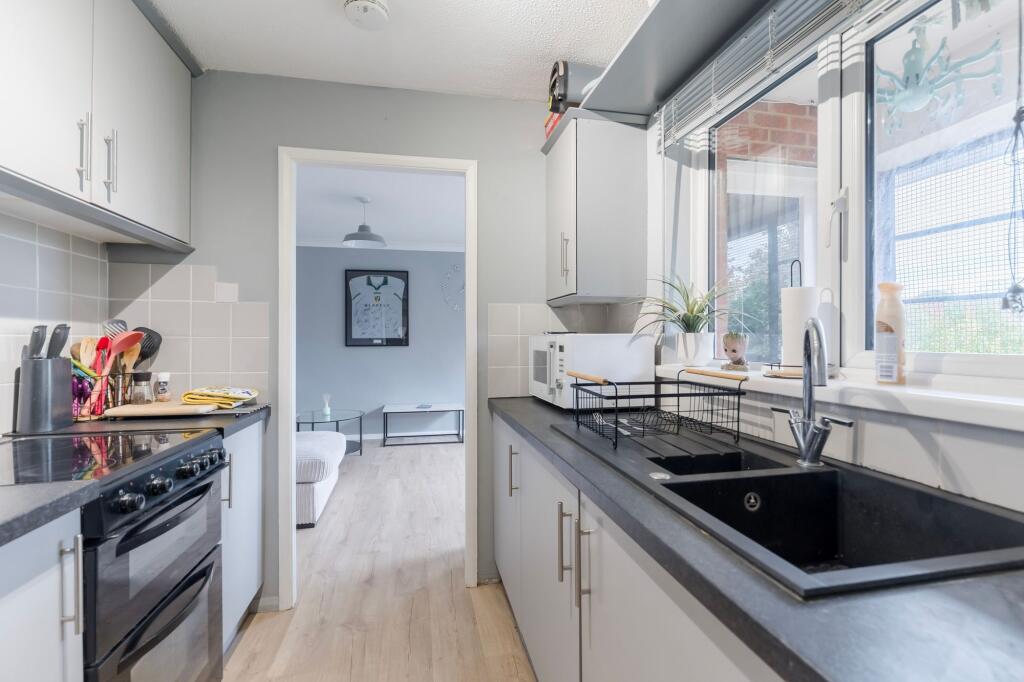 Apartment in Norwich, Mile Cross - View 5