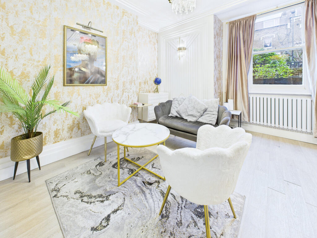 2 bedroom maisonette for rent