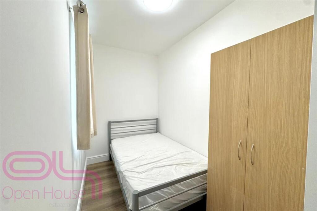 Apartment in Southall - More