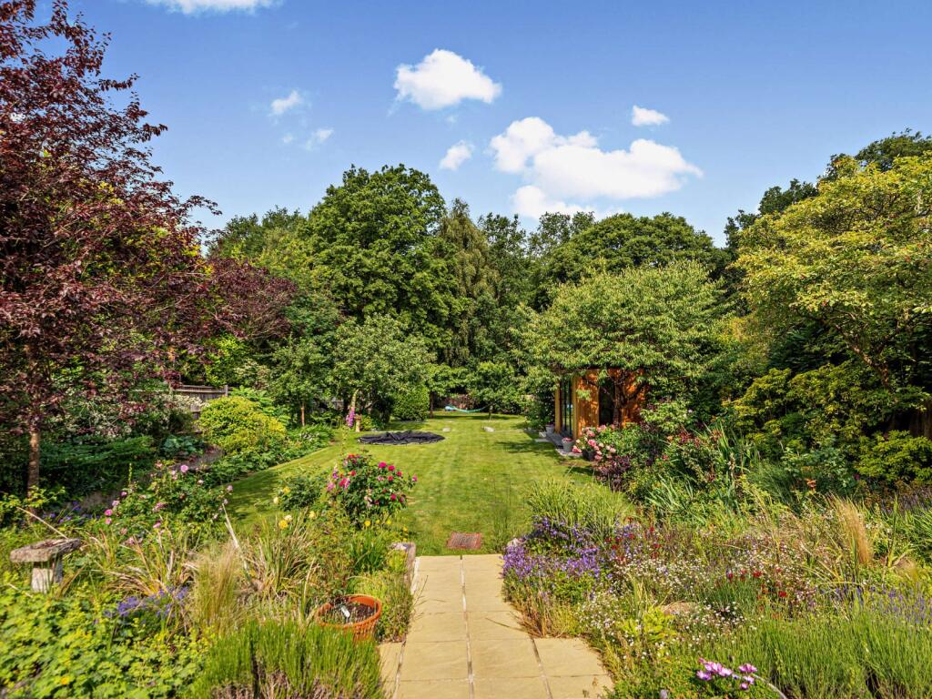 3-bed house on Locks Ride, Ascot, £950,000