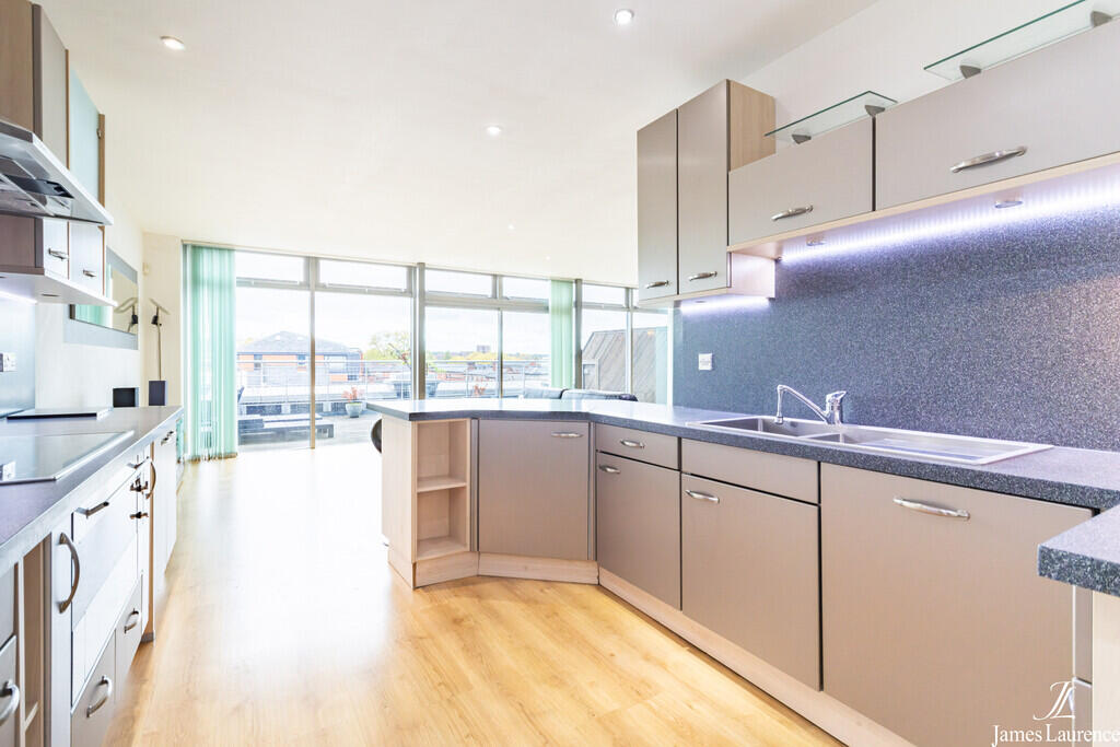 Apartment in Birmingham, West Midlands - More