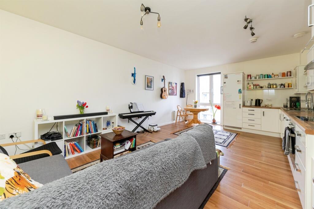 Apartment in Welwyn Garden City, Peartree - View 5