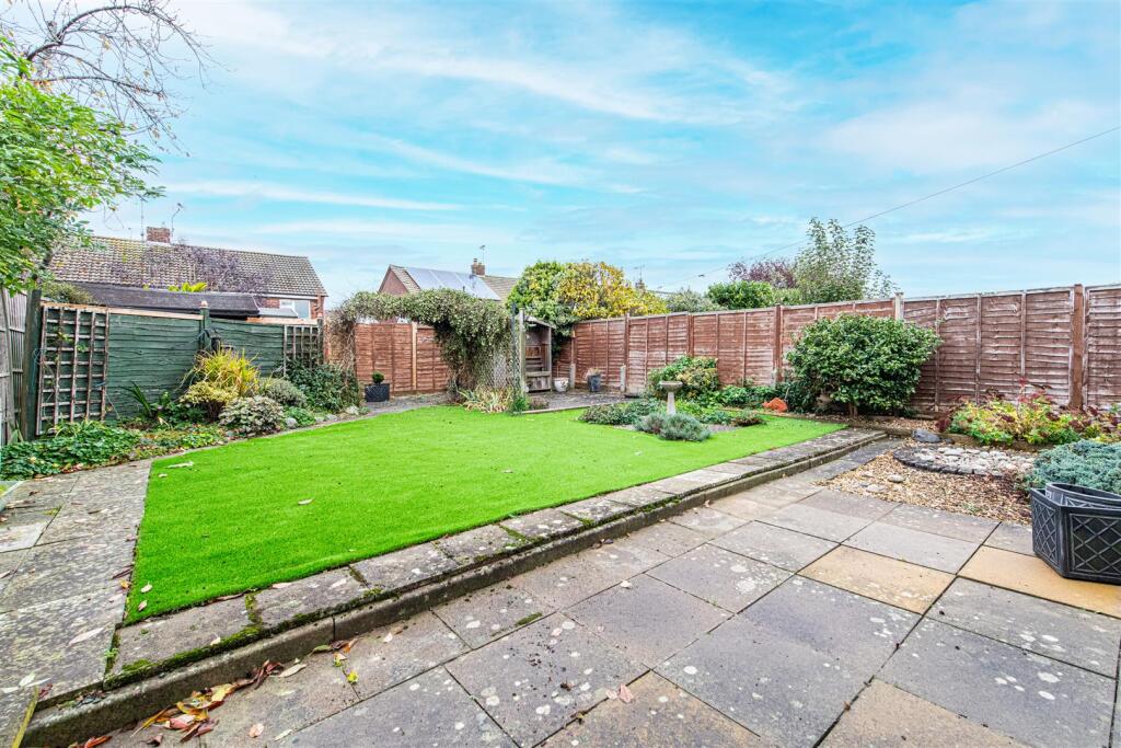 Essex Gardens, Market Harborough photo 2