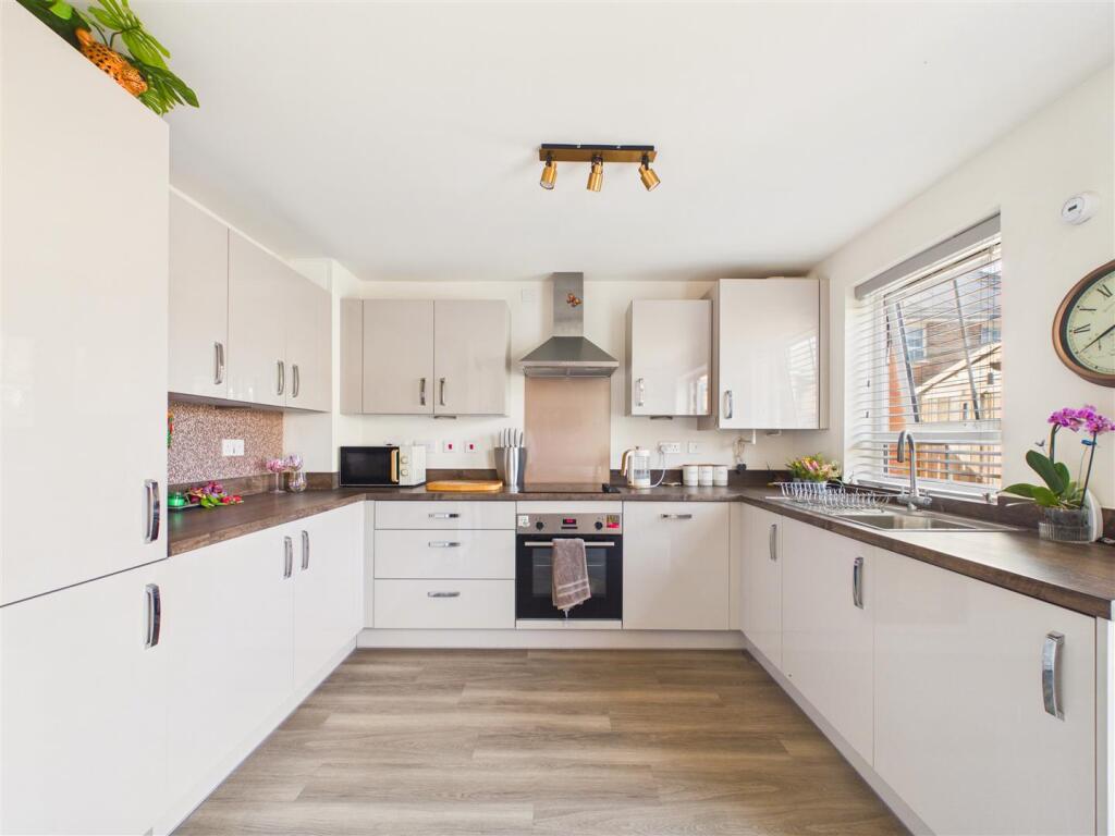 House in Hull - View 5