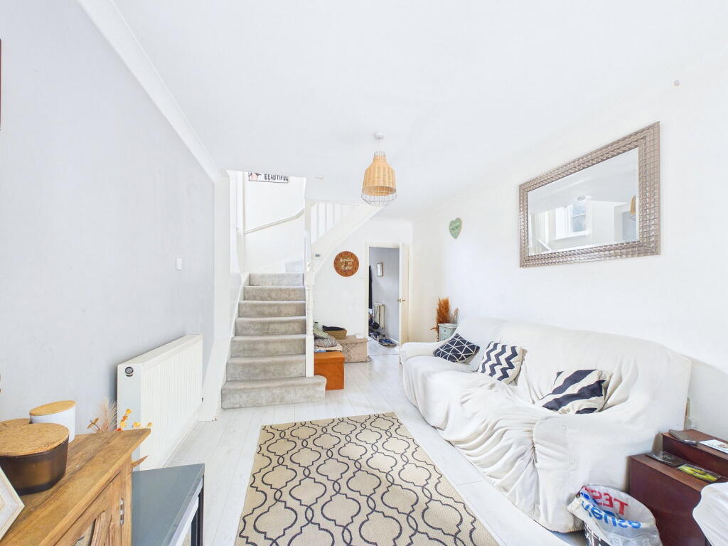 House in Watford, Hertfordshire - More