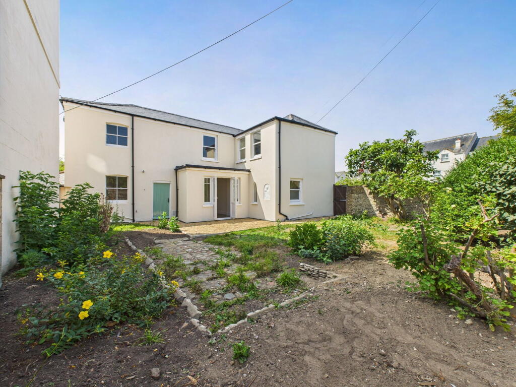 Norfolk Place, Littlehampton, BN17 photo 2