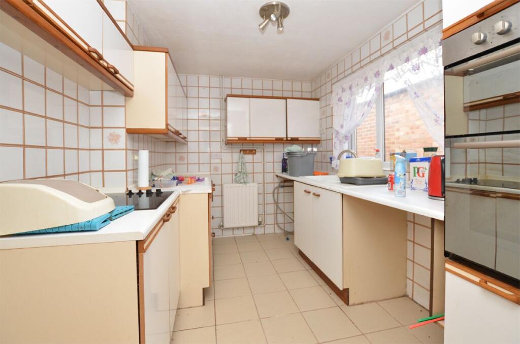 3 Bedroom bungalow on Reffley - Great opportunity photo 3