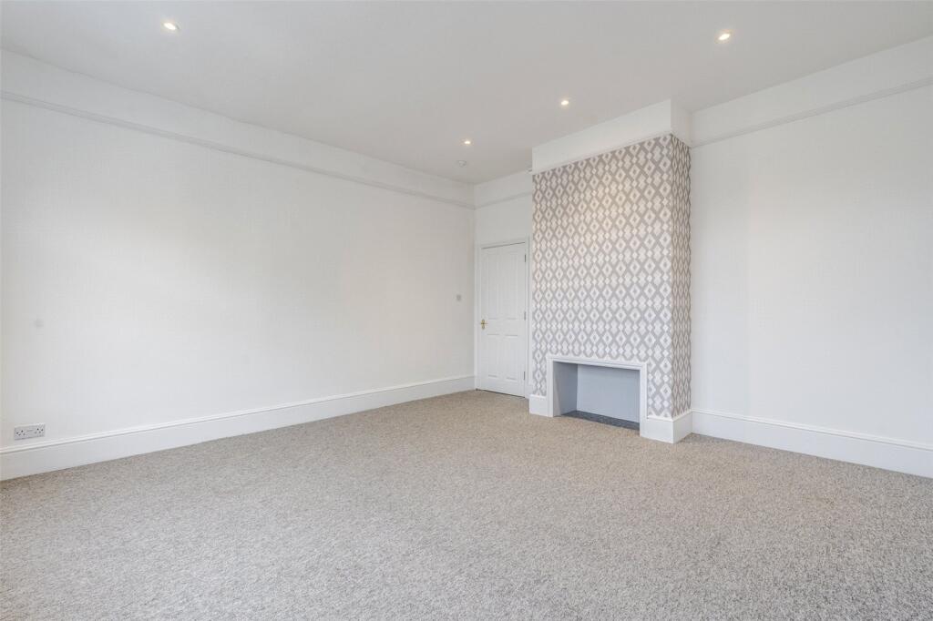 Apartment in Worthing, West Sussex - View 3