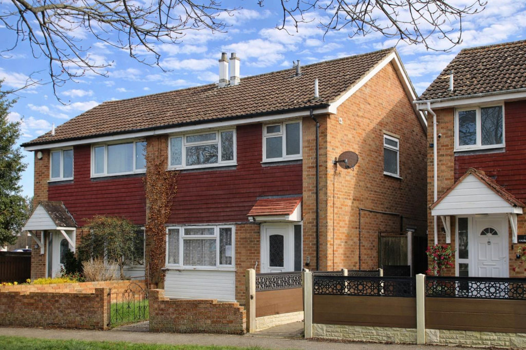 3-bed semi-detached on Calder Vale, Bletchley, Milton Keynes, £289,995