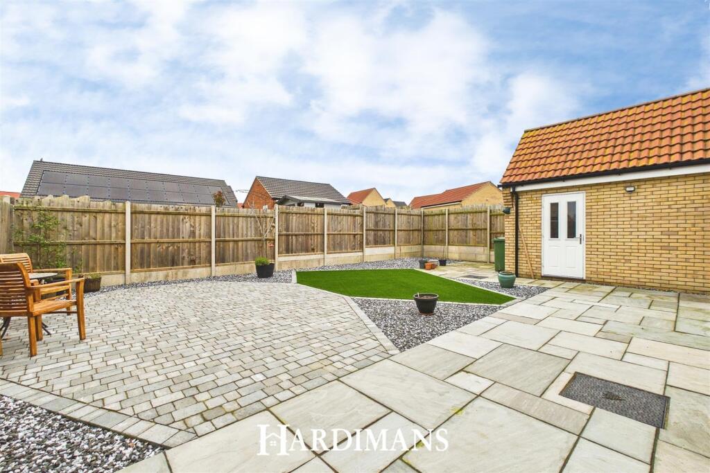 Falcon Close, Hopton, Great Yarmouth photo 4