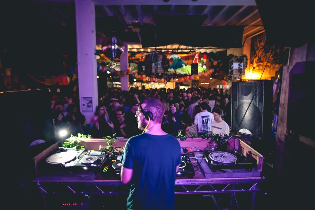 Local Area | No90 Bar