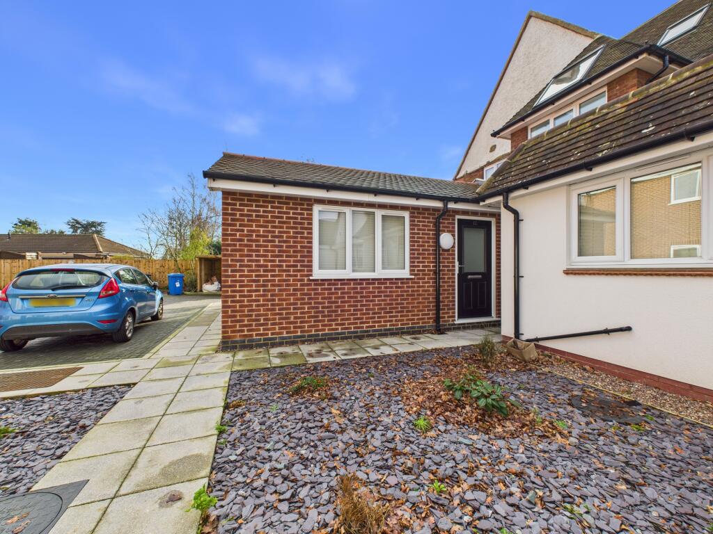 Main image of property: Flat 12 Manor Road