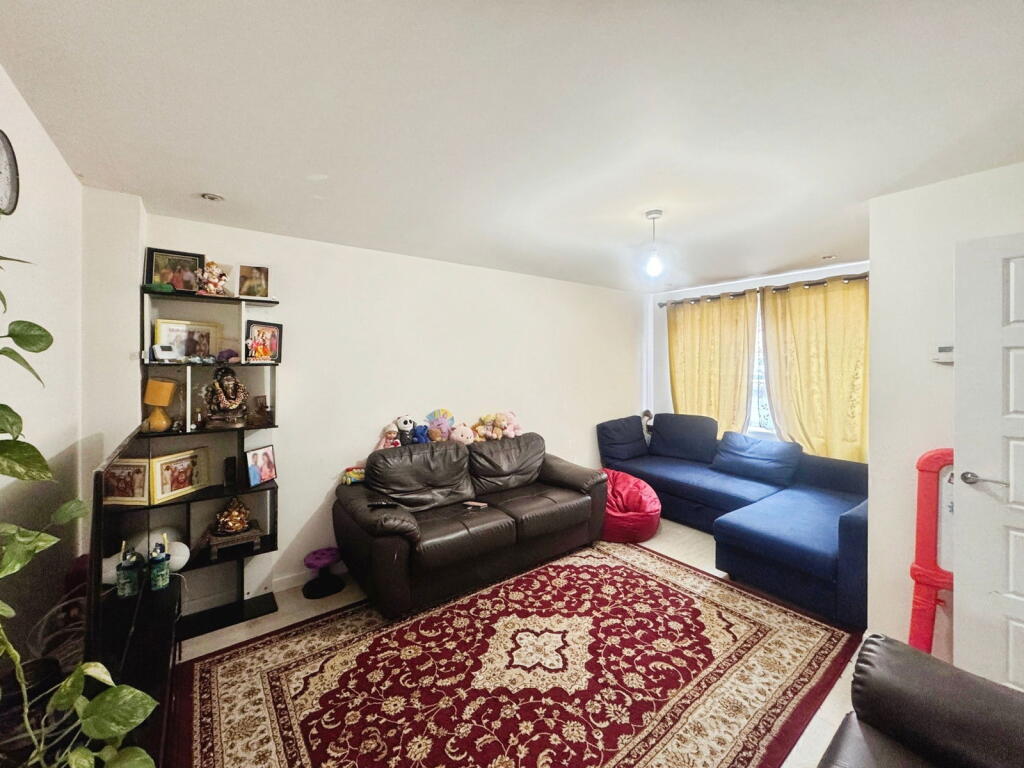 Broomfield Crescent, Stadium Estate photo 3