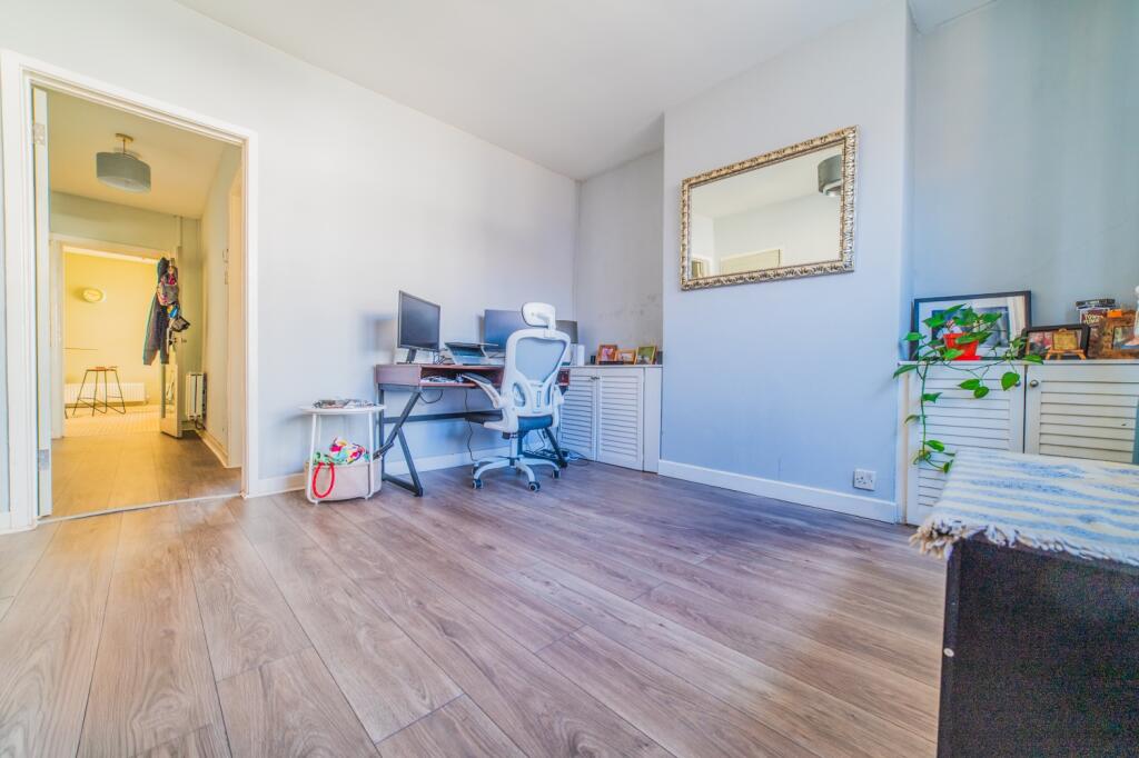 Apartment in Cardiff, Adamsdown - View 5