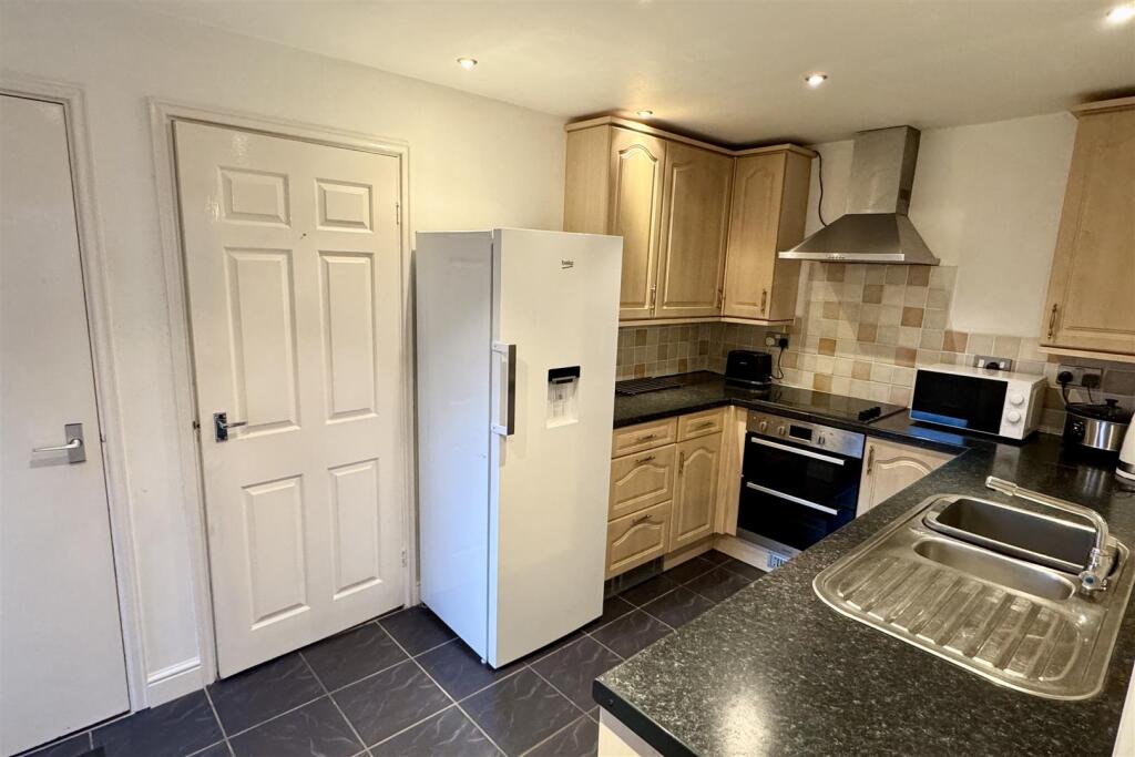 Farnham Close, Newton Aycliffe, DL5 4RP photo 4