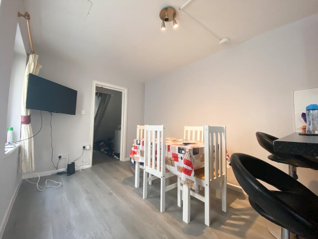 House in Cardiff, Maindy, Cathays - View 4