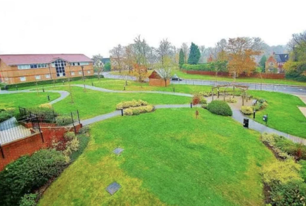 Bells Hill Green, Slough, SL2 photo 2