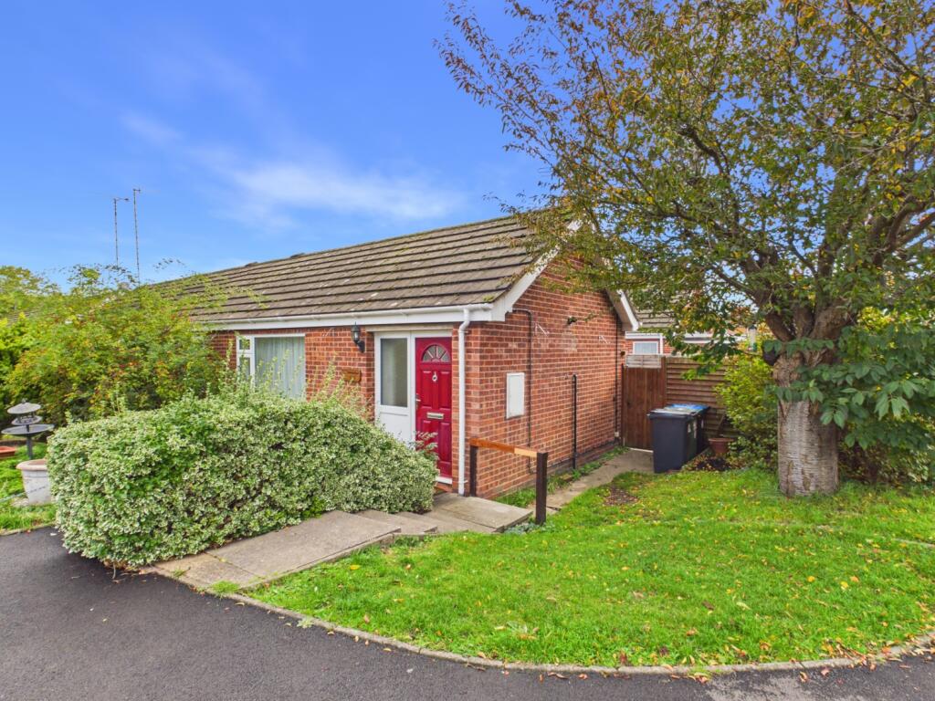 Main image of property: NEWSHOLME CLOSE, WARWICK, WARWICKSHIRE, CV34
