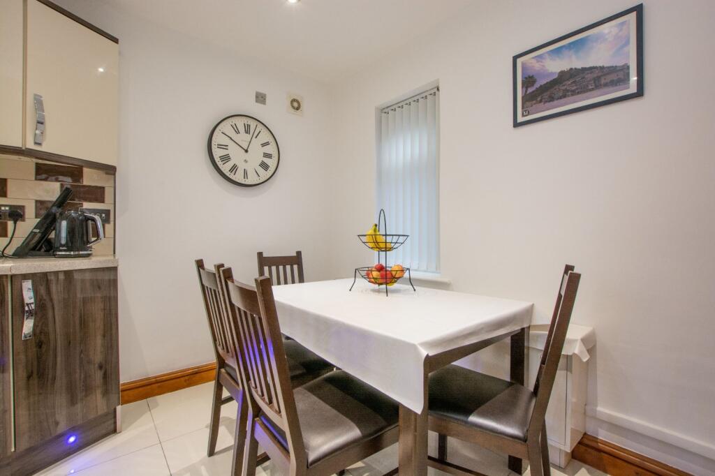 House in Leeds, West Yorkshire - View 4