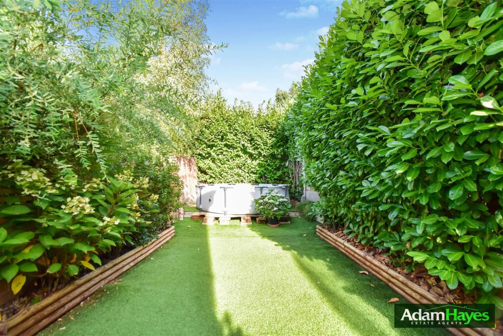 Apartment in London, Colney Hatch - View 5
