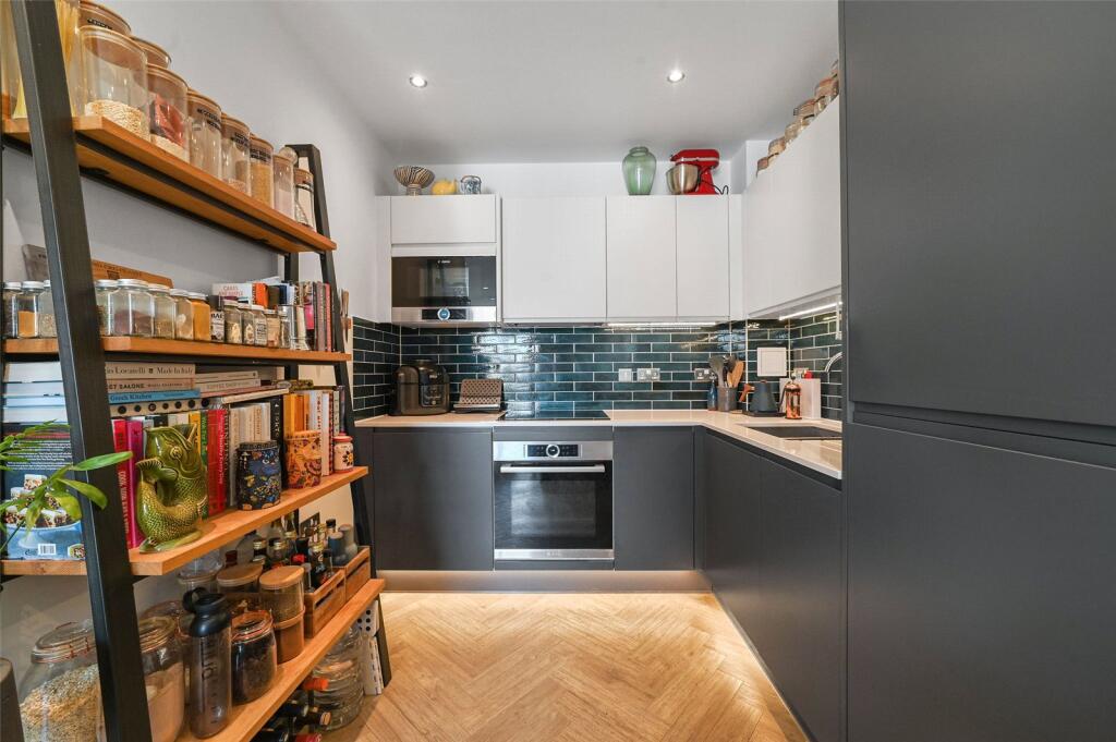 Apartment in London - View 4