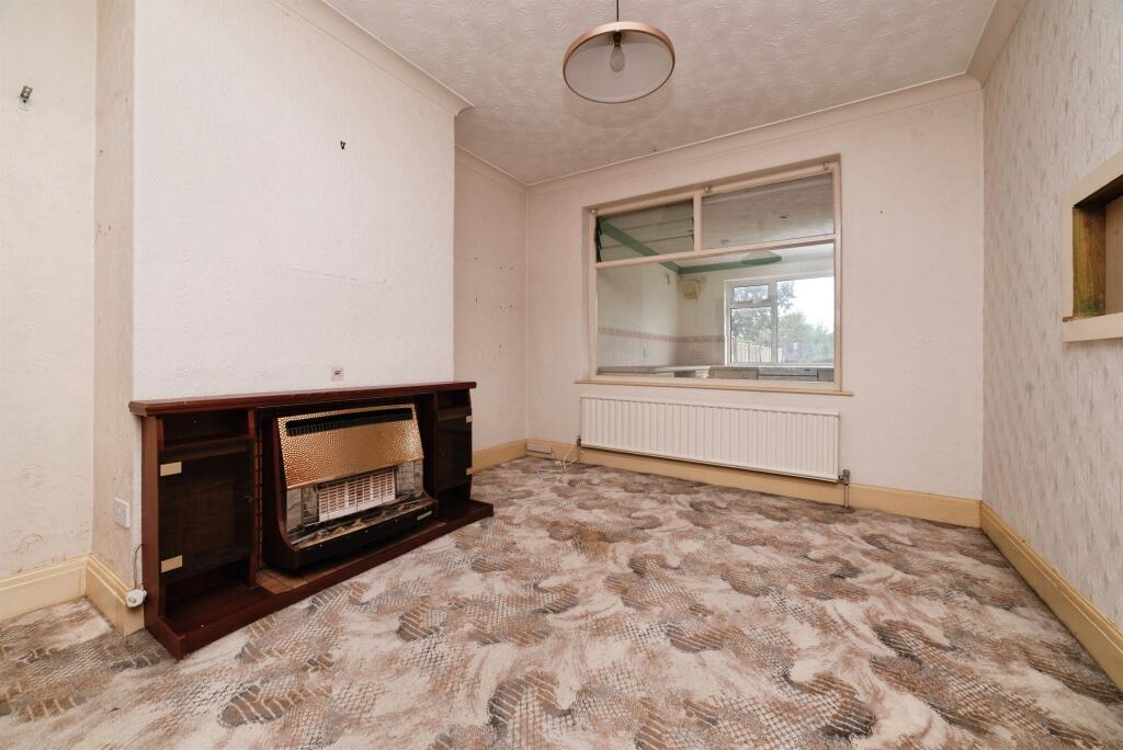 House in Hull - View 5
