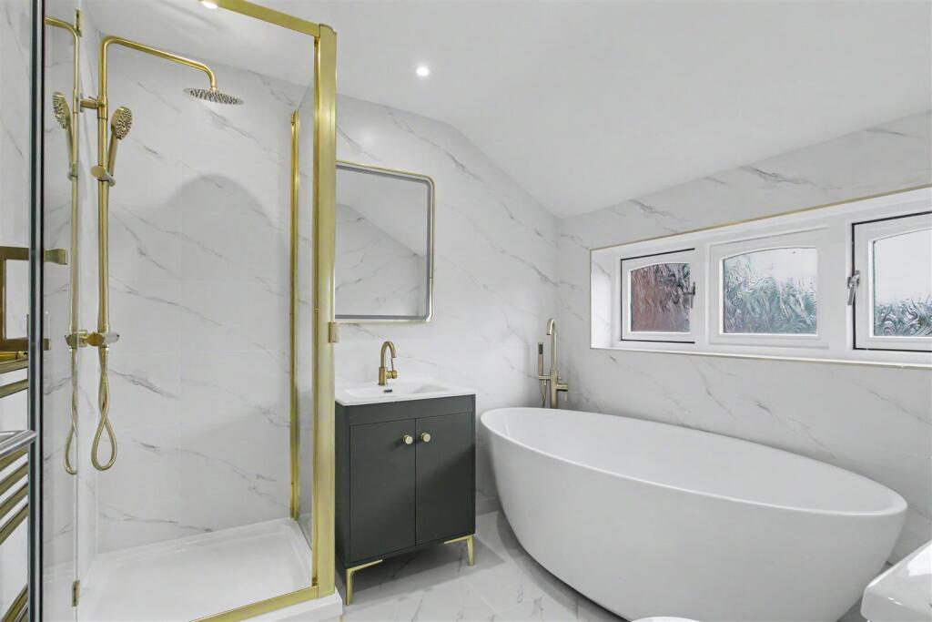 A Beautifully Finished Home Offering Modern Living on Popes Lane, Terrington St Clement PE34 - View 3