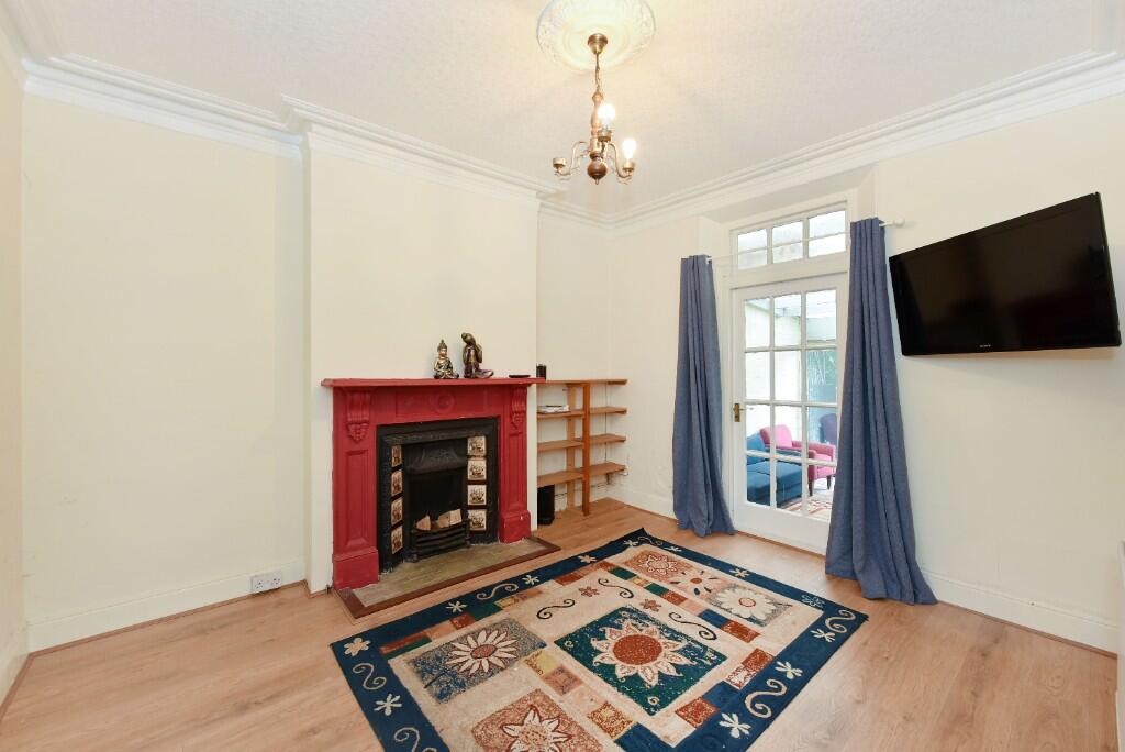 Winsor Terrace, London, E6 photo 3