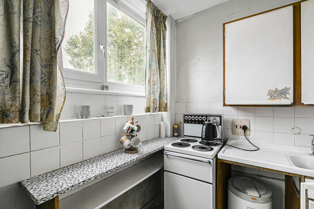 Carlton Drive, London, SW15 photo 3
