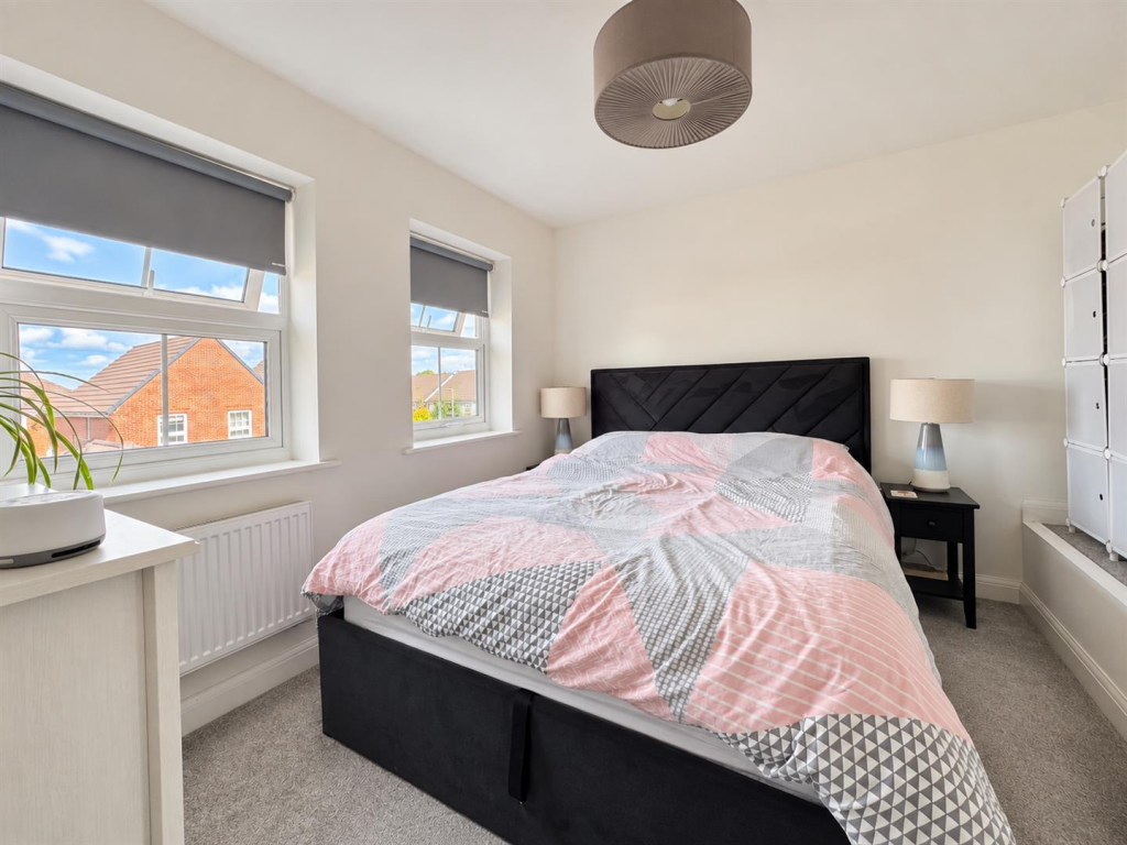 House in Gloucester - View 5