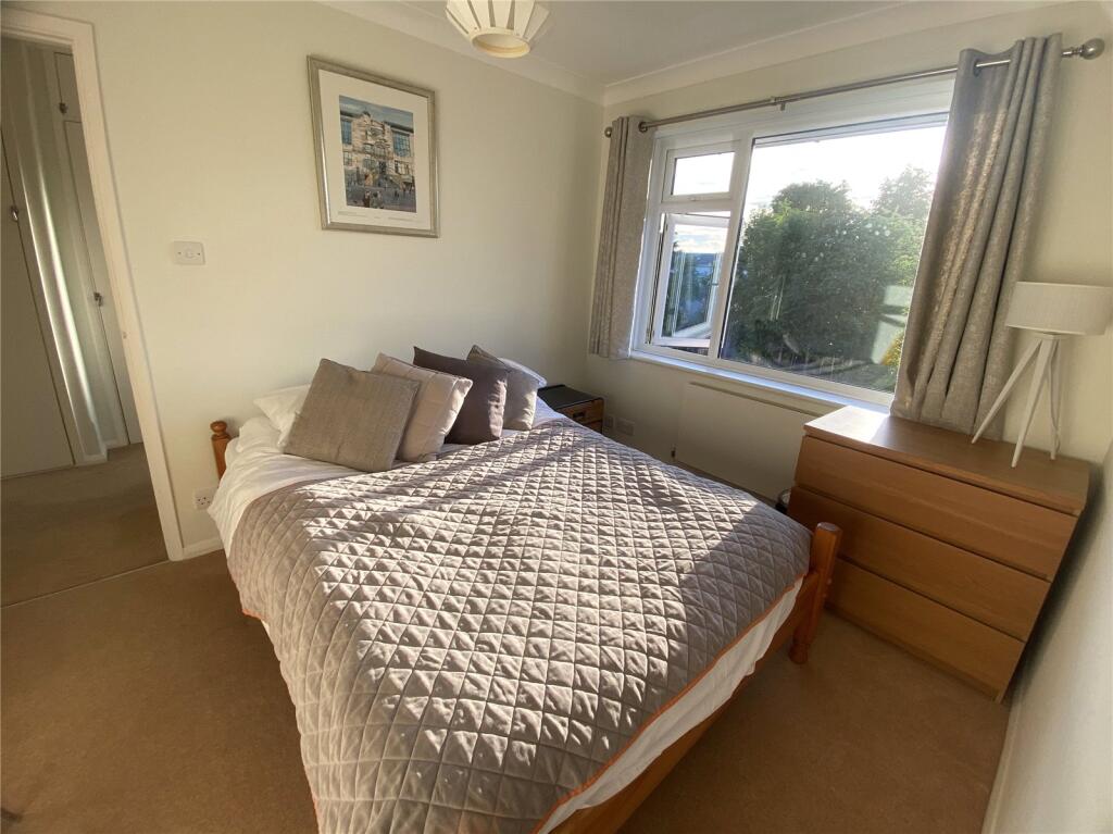 Apartment in Elmbridge, Surrey - More