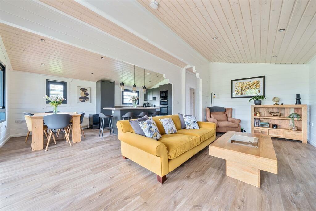 Frisby Lakes Lodge Park, Hoby Road, Melton Mowbray, LE14 photo 2