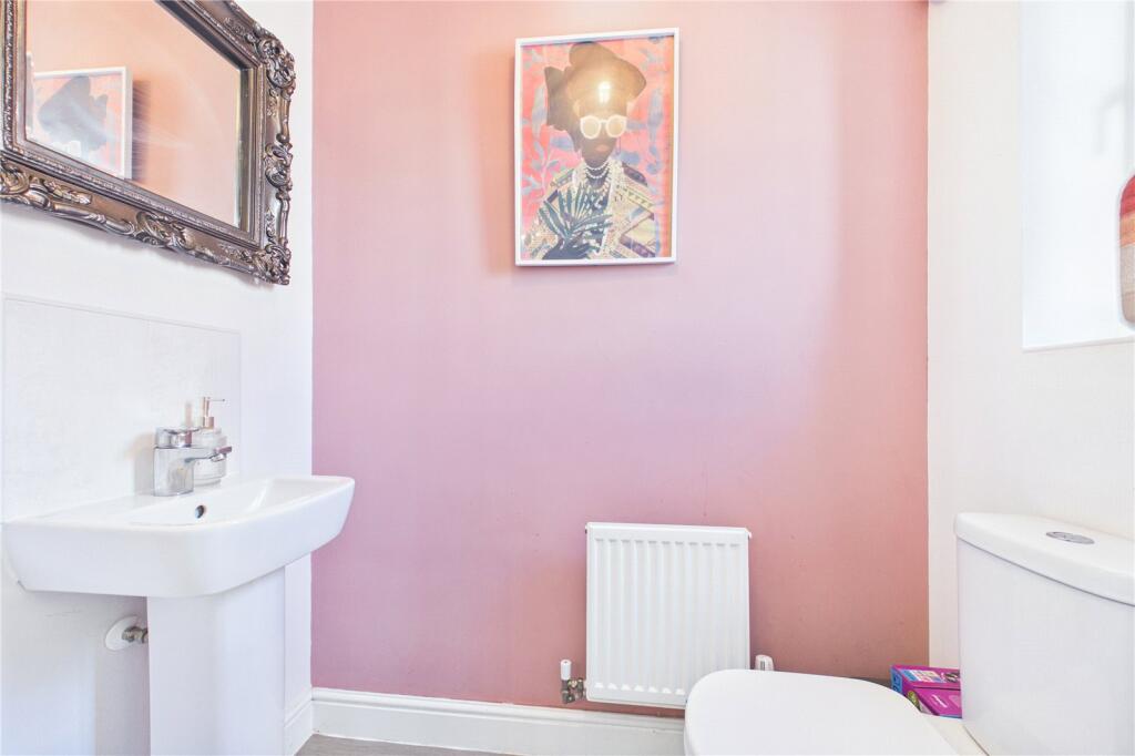 House in Basingstoke and Deane, Tadley - More