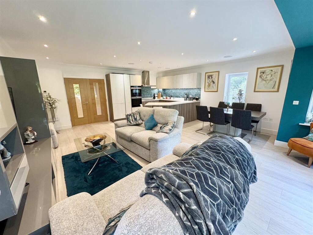 38 Golf Links Road, Ferndown photo 3