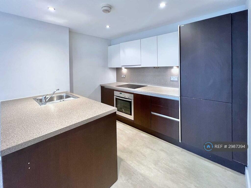 Apartment in Bury, Greater Manchester - View 3