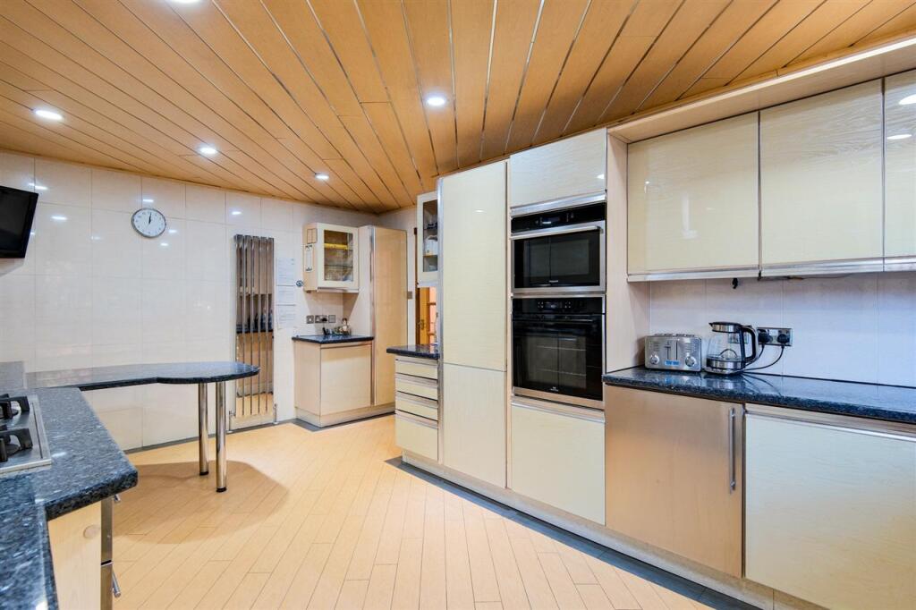 House in Paisley, Renfrewshire - View 6