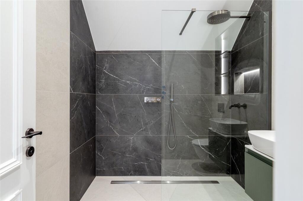 Apartment in London - More