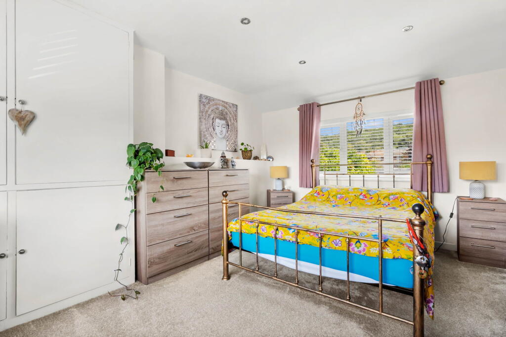 House in Worcester - View 5