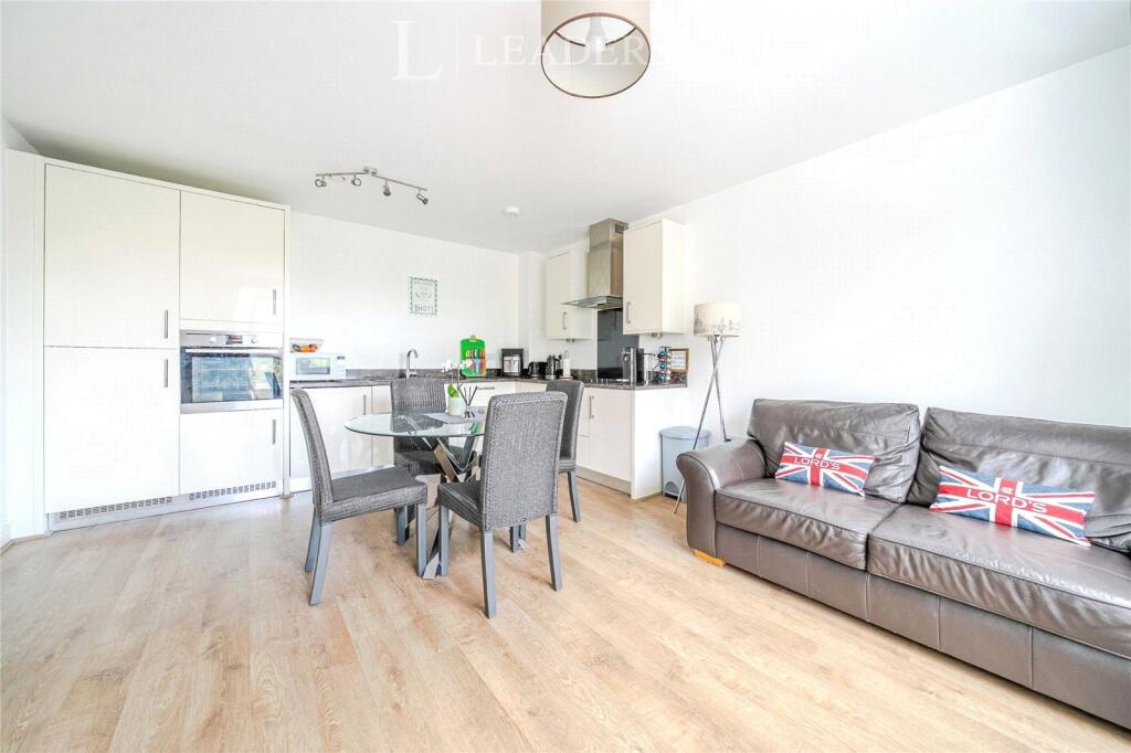 Apartment in Tonbridge and Malling, Kent - View 2
