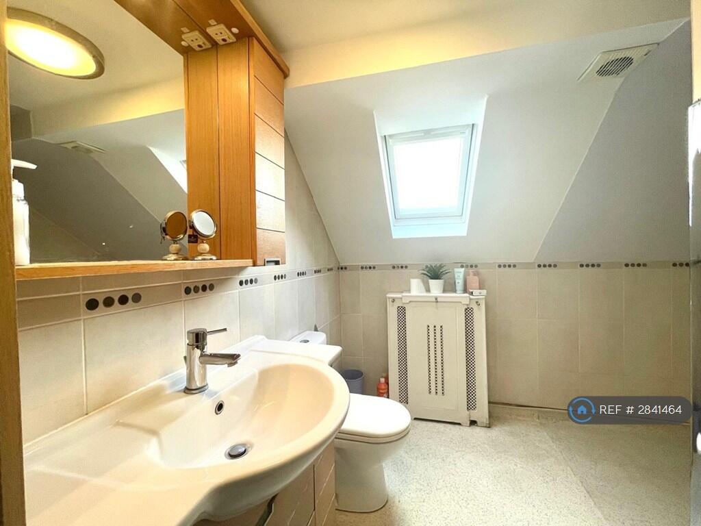 1 bedroom house share for rent