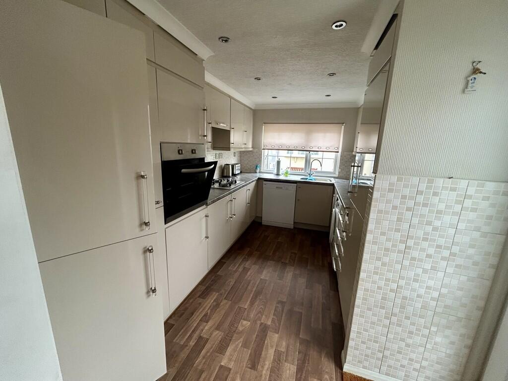 Woodbine Close, Waltham Abbey photo 3