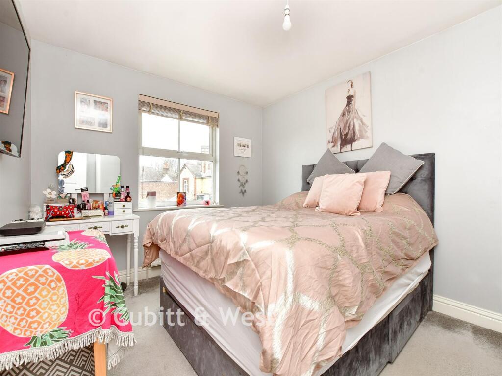 Apartment in Redhill - View 4