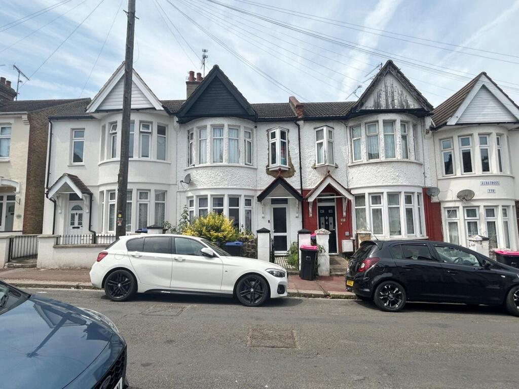 Main image of property: 115 Ramuz Drive, Westcliff-on-Sea, Essex SS0 9JN