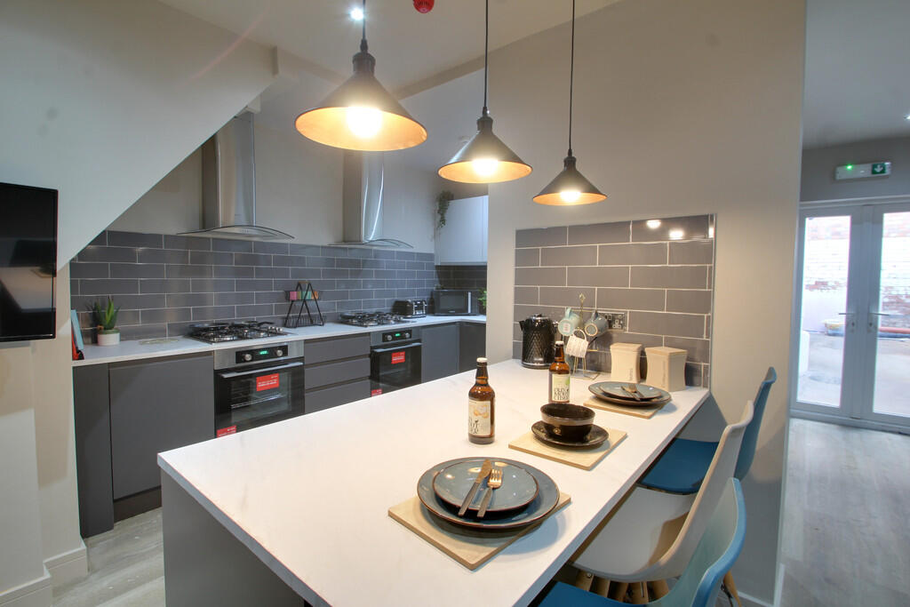 1 bedroom house share for rent