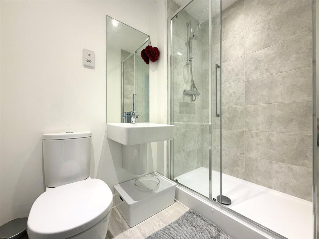 Apartment in Dartford, Ebbsfleet Green, Ebbsfleet Valley - View 4