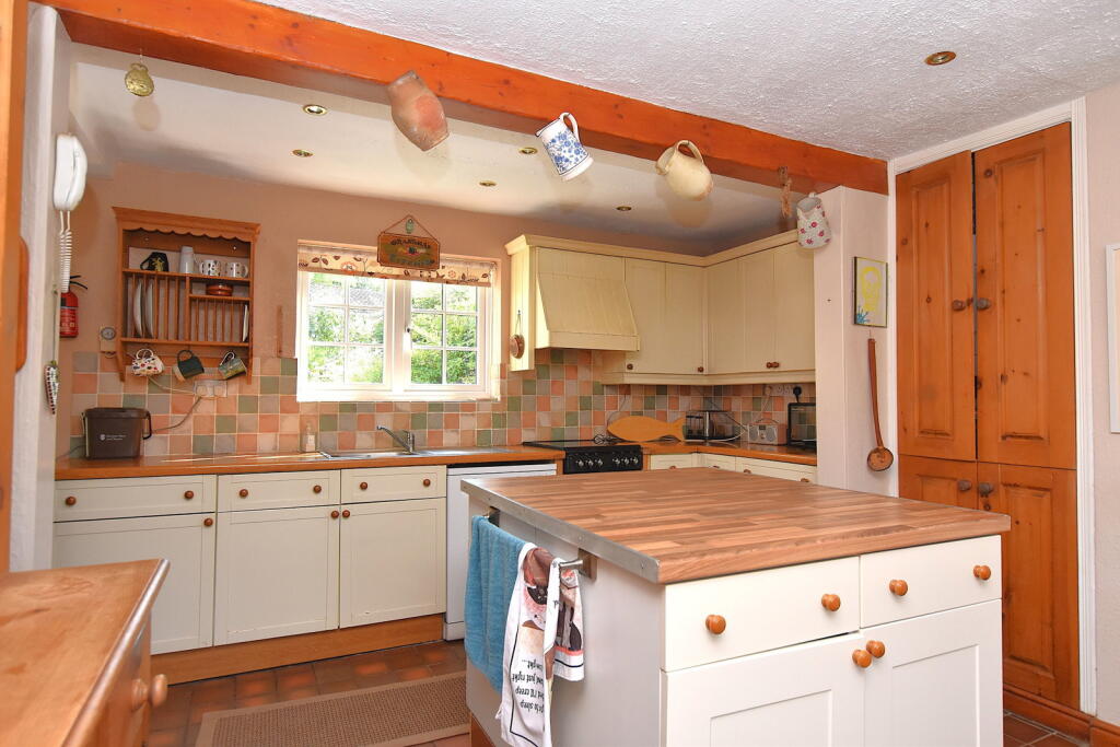 House in Chester, Ellesmere Port - More
