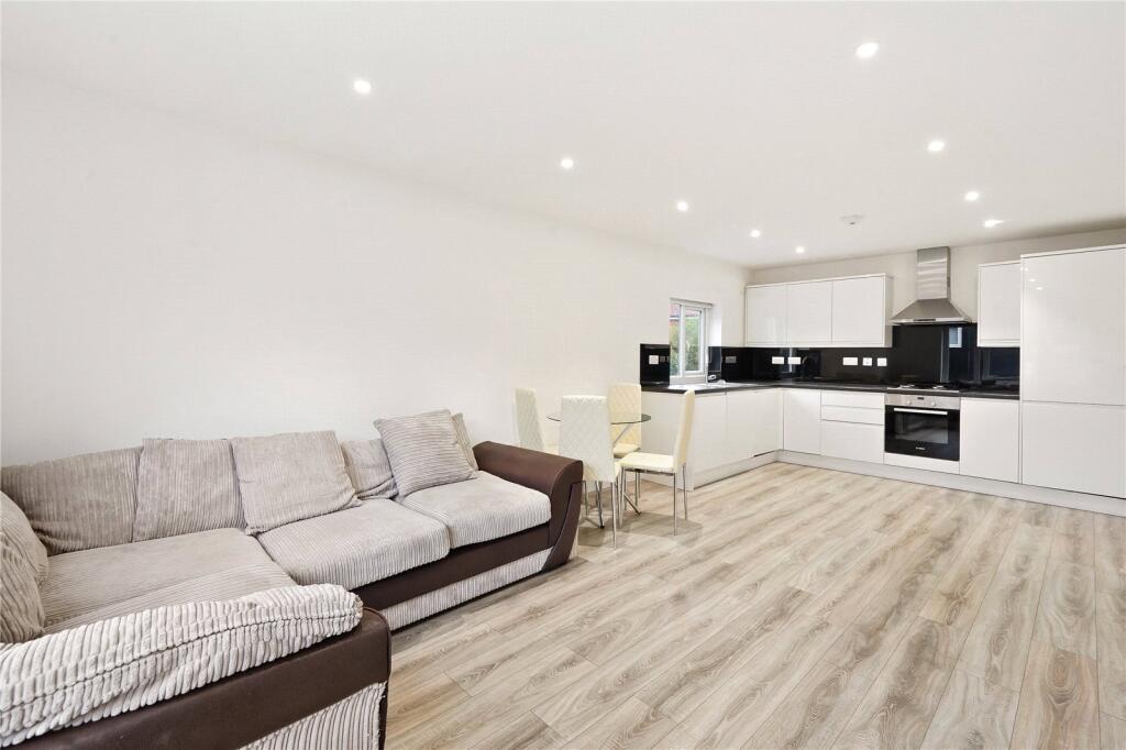 Apartment in Southall - View 2