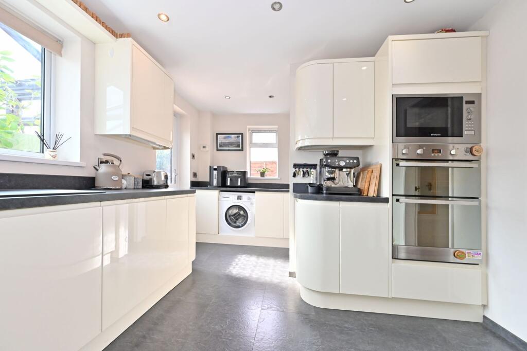 House in Stoke-on-Trent - View 3