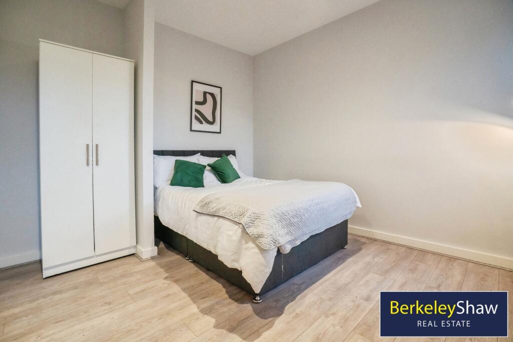 Apartment in Liverpool - More